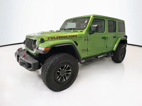 Used 2025 Jeep Wrangler Unlimited Rubicon AWD/4WD image 3