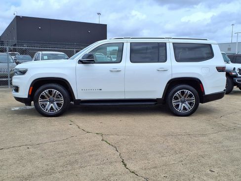 Used 2024 Jeep Wagoneer Series II w/ Flexible Seating Group RWD image 25
