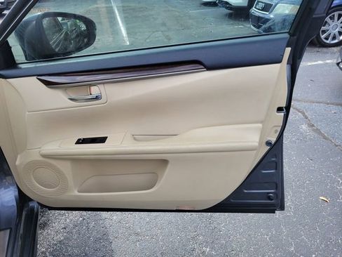 Used 2014 Lexus ES 350 w/ Luxury Package image 34