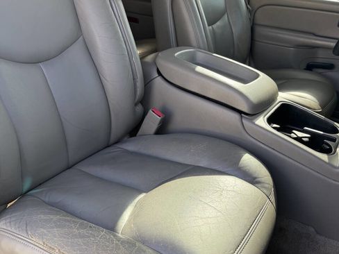 Used 2005 Chevrolet Suburban Z71 w/ Preferred Equipment Group image 13