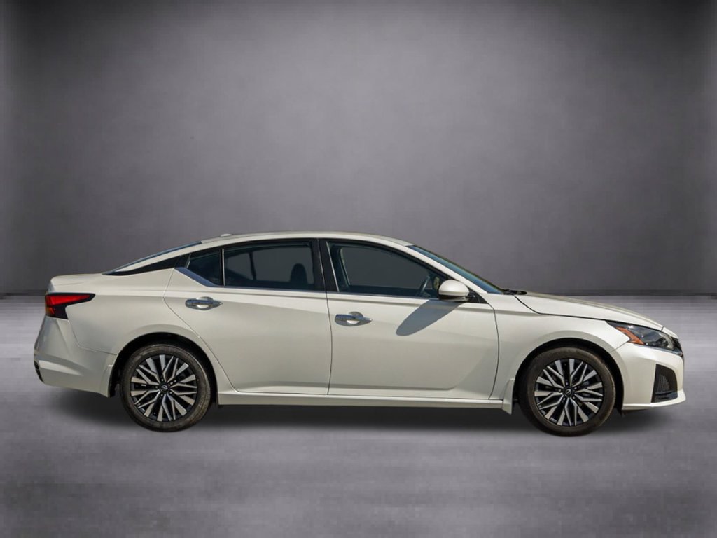 Used 2023 Nissan Altima 2.5 SV FWD image 41