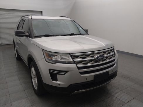 Used 2018 Ford Explorer XLT image 14