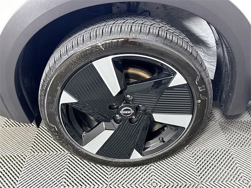 Certified 2025 Nissan Kicks SR image 4