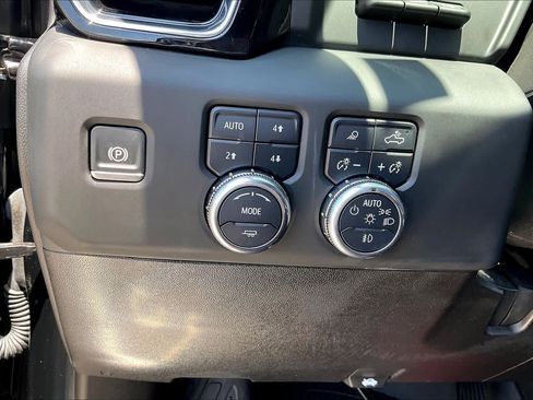 Used 2024 GMC Sierra 3500 Denali w/ Denali Reserve Package AWD/4WD image 15