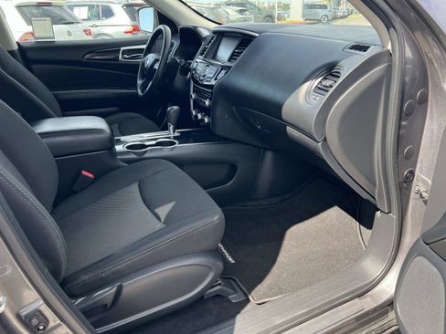 Used 2019 Nissan Pathfinder S image 32