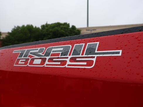 Used 2024 Chevrolet Silverado 1500 LT Trail Boss w/ Convenience Package II AWD/4WD image 25