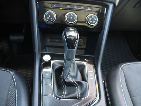 Used 2023 Volkswagen Taos SE w/ Panoramic Sunroof Package FWD image 35