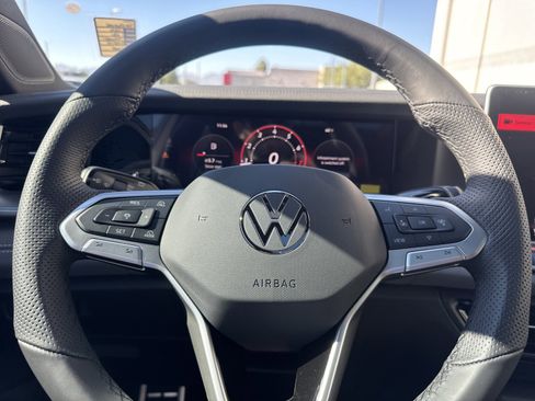 New 2026 Volkswagen Tiguan SE R-Line image 31