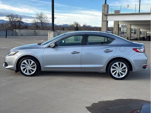 Used 2017 Acura ILX image 4