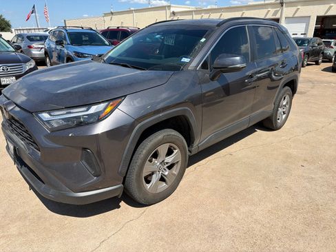Used 2022 Toyota RAV4 XLE AWD/4WD image 1