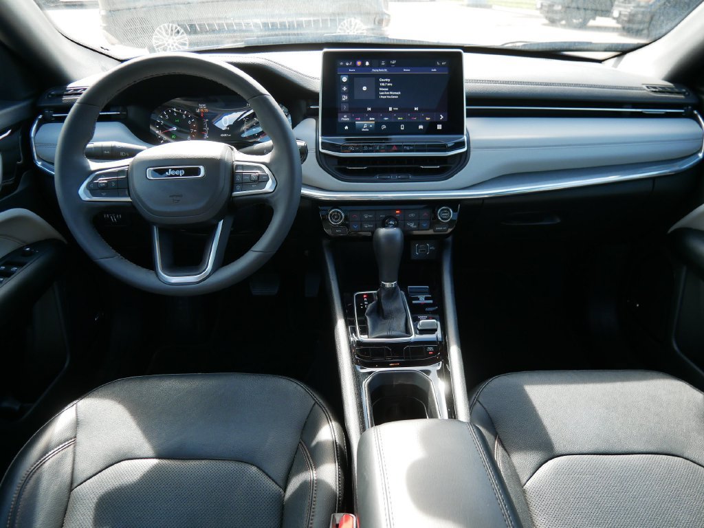 Used 2023 Jeep Compass Limited w/ Sun and Sound Group AWD/4WD image 14
