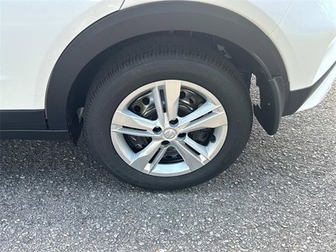 New 2025 Nissan Kicks Play S image 18