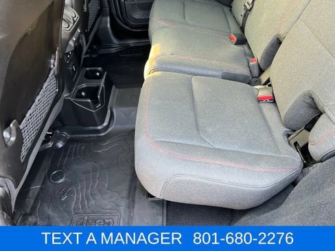 Used 2025 Jeep Wrangler Unlimited Rubicon w/ Convenience Group AWD/4WD image 31