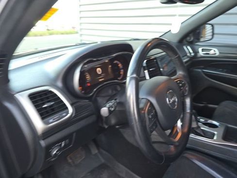 Used 2019 Jeep Grand Cherokee Altitude image 10