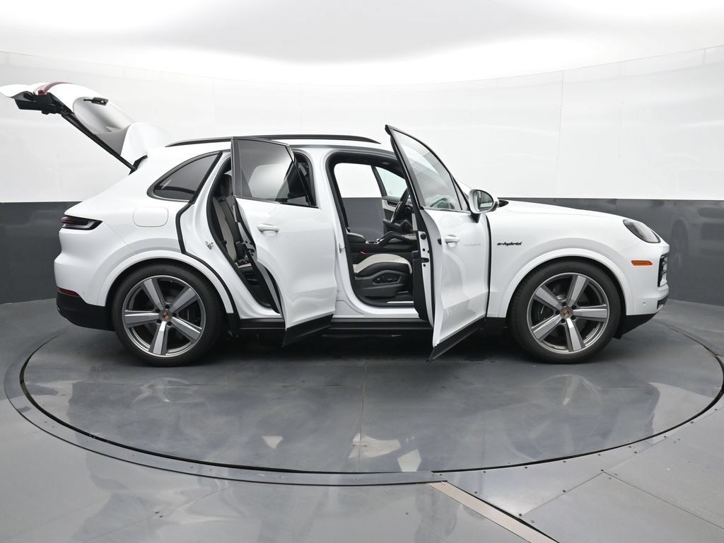 Certified 2025 Porsche Cayenne E-Hybrid AWD/4WD image 34