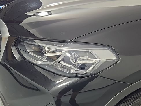 Certified 2025 BMW X4 xDrive30i w/ Premium Package image 11