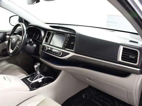Used 2017 Toyota Highlander Limited Platinum AWD/4WD image 19