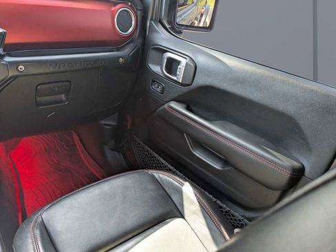 Used 2018 Jeep Wrangler Unlimited Rubicon AWD/4WD image 16