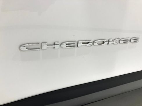 Used 2017 Jeep Cherokee Sport w/ Trailer Tow Group AWD/4WD image 8