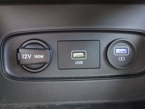 Certified 2021 Hyundai Venue SEL FWD image 18