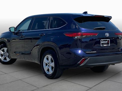 Used 2021 Toyota Highlander LE FWD image 12