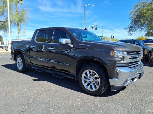 Used 2021 Chevrolet Silverado 1500 LTZ w/ LTZ Convenience Package II AWD/4WD image 3