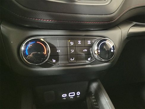 Used 2023 Chevrolet TrailBlazer RS image 11