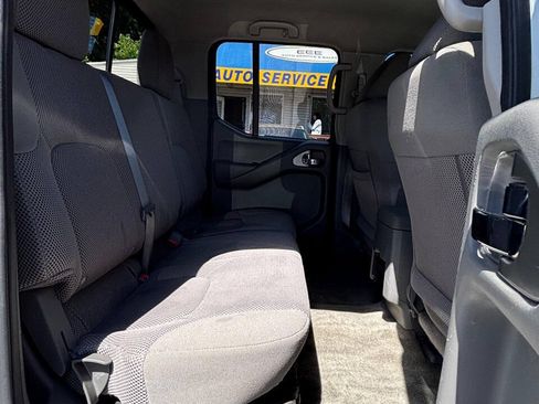 Used 2016 Nissan Frontier SV w/ SV Value Truck Package RWD image 16
