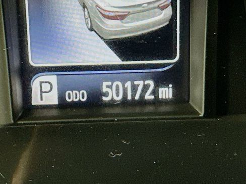 Used 2017 Toyota Camry XLE w/ Moonroof Package FWD image 14