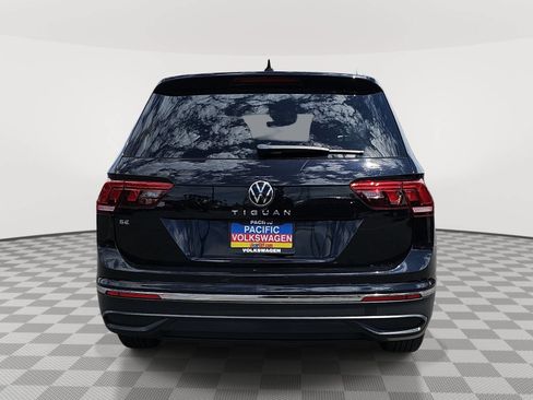 Used 2023 Volkswagen Tiguan SE w/ Panoramic Sunroof Package FWD image 6