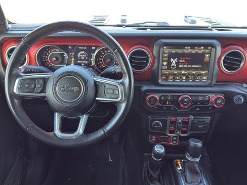 Used 2022 Jeep Gladiator Rubicon w/ Cold Weather Group image 18