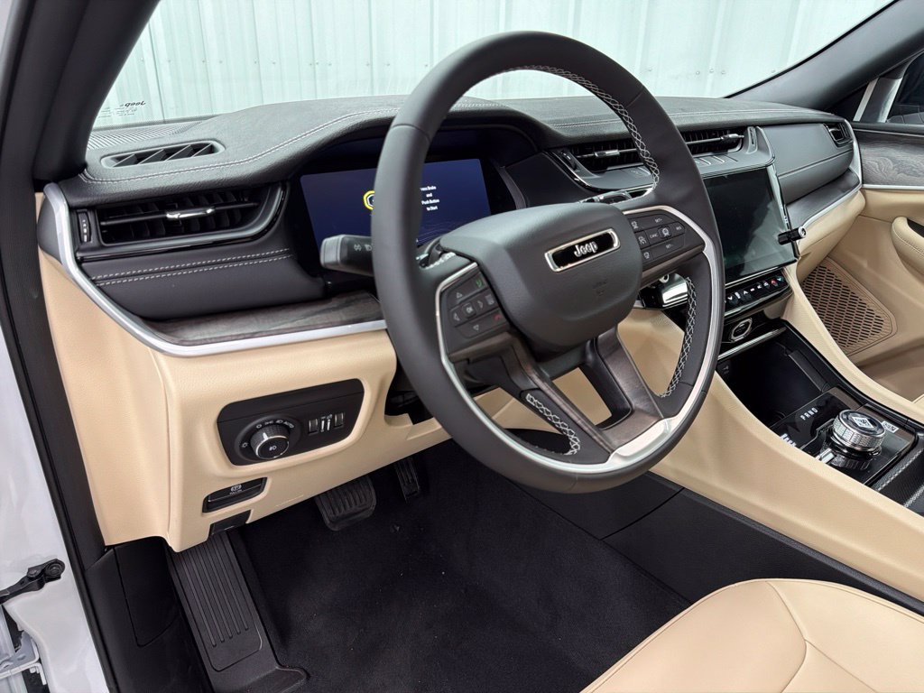 New 2026 Jeep Grand Cherokee Limited AWD/4WD image 16