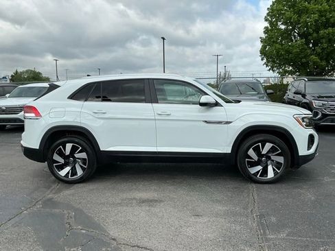Certified 2025 Volkswagen Atlas Cross Sport SE image 2