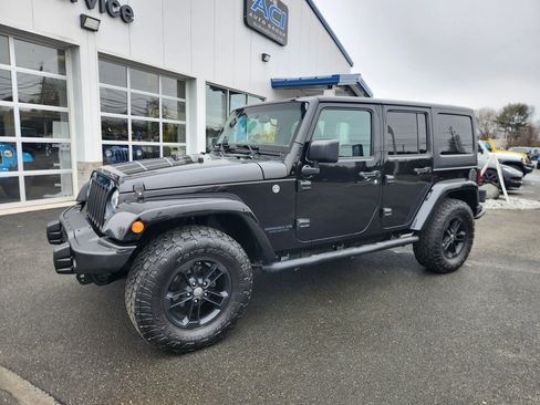 Used 2017 Jeep Wrangler Unlimited Sahara AWD/4WD image 6