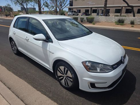 Used 2016 Volkswagen e-Golf SE w/ DC Fast Charging Package FWD image 26