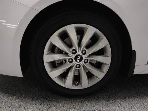 Used 2018 Kia Optima EX w/ Premium Package FWD image 6