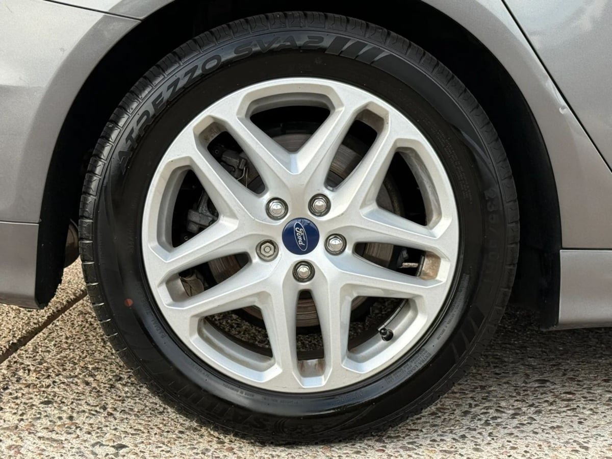 Used 2014 Ford Fusion SE FWD image 26