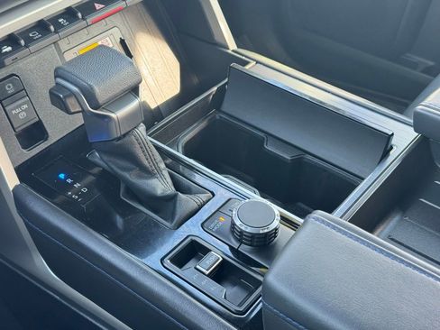 Used 2024 Toyota Tundra Platinum image 33