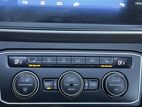 Used 2020 Volkswagen Atlas Cross Sport SE w/ Panoramic Sunroof Package image 29