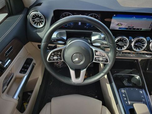 Used 2023 Mercedes-Benz GLB 250 4MATIC image 11