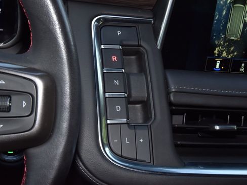 Used 2022 Chevrolet Tahoe Z71 w/ Luxury Package AWD/4WD image 30