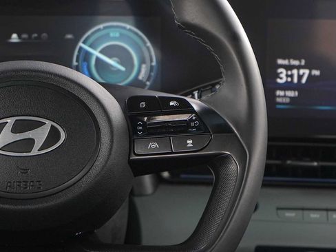 Used 2024 Hyundai Elantra Limited FWD image 18