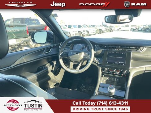Used 2023 Jeep Grand Cherokee L Laredo AWD/4WD image 7