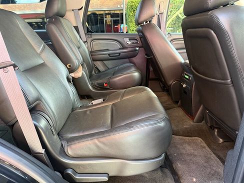 Used 2013 Cadillac Escalade Premium image 12