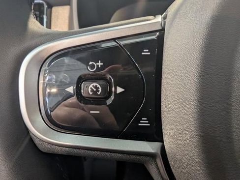 New 2026 Volvo XC90 B6 Plus w/ Protection Package Premier AWD/4WD image 17