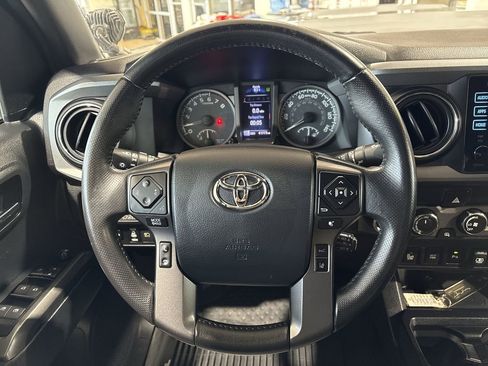 Used 2019 Toyota Tacoma TRD Off-Road w/ Technology Package AWD/4WD image 14