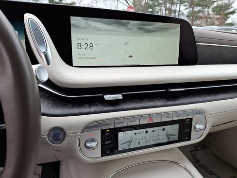 Certified 2023 Genesis G90 3.5T image 23