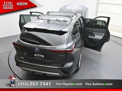 Used 2024 Toyota Highlander Platinum AWD/4WD image 37