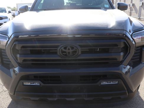 Used 2025 Toyota Tacoma SR5 AWD/4WD image 2