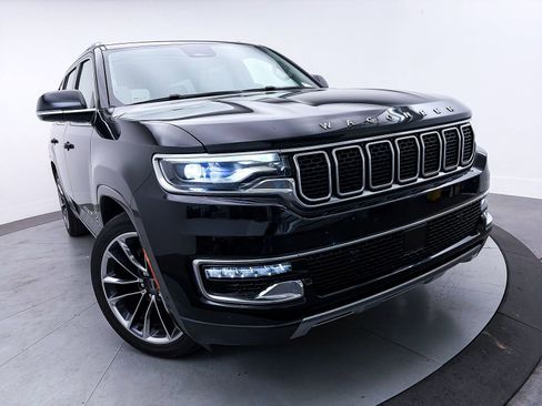 Used 2022 Jeep Wagoneer Series III w/ Premium Group I image 3